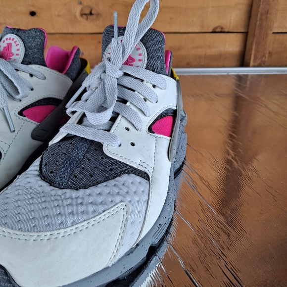 NIKE AIR HURACHE RUN # 852628-002 SIZE 7.5 Womans - Picture 4 of 8
